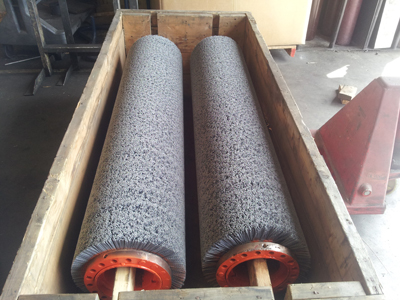 Picture of non-woven abrasive brush in brush machine for cleaning narrow strip metal